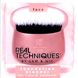 NEW REAL TECHNIQUES Versatile Soft Cosmetic Brush